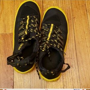 GUIDE GEAR WATERPROOF SHOES SIZE 8